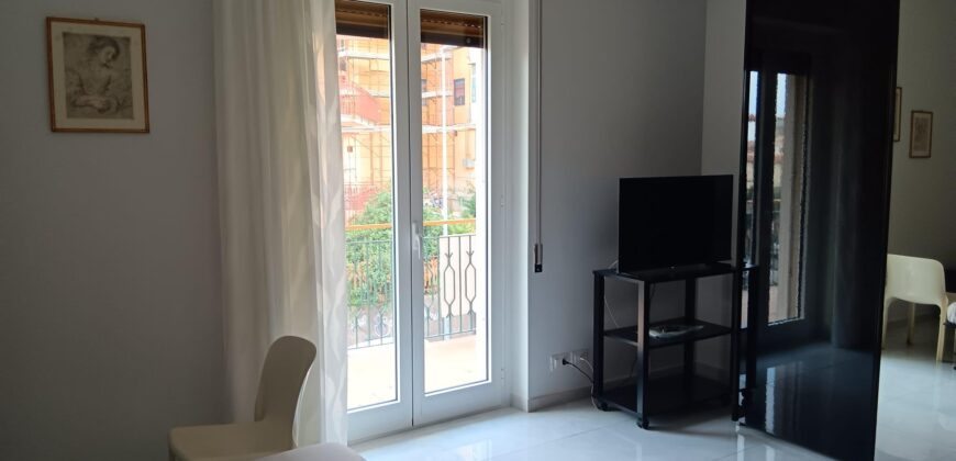 Esclusivo 5 vani ristrutturato in centro con garage – Acireale