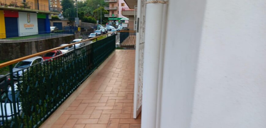 Esclusivo 5 vani ristrutturato in centro con garage – Acireale