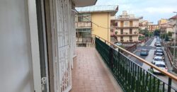Esclusivo 5 vani ristrutturato in centro con garage – Acireale