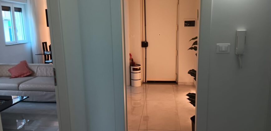 Esclusivo 5 vani ristrutturato in centro con garage – Acireale